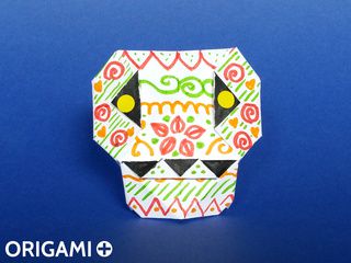 Crâne décoré en origami