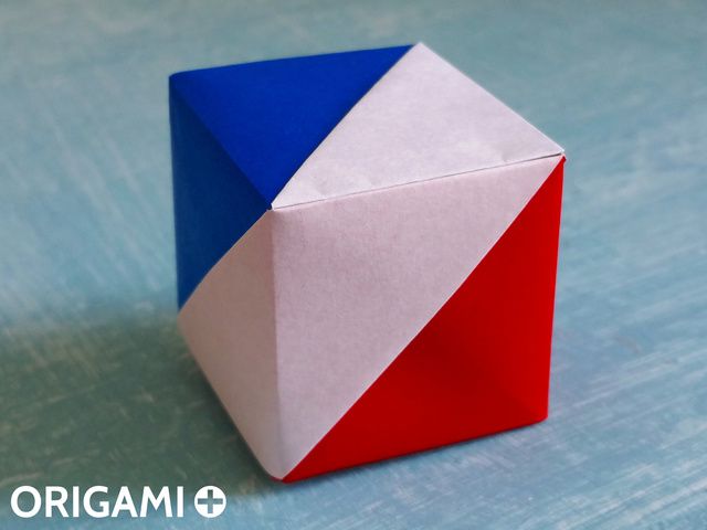 Boite Cadeau Cube / Boite Drapeau - étape 2