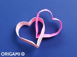 Coeurs entrelacés en origami