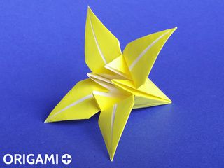 Flor de lirio en origami