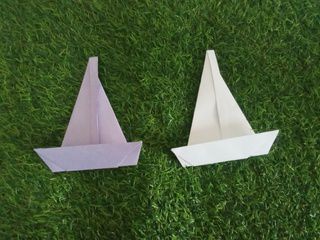 Origami sailboats in Dubai