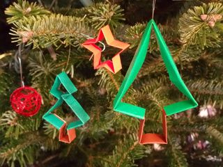 Origami ornaments to decorate the Christmas tree
