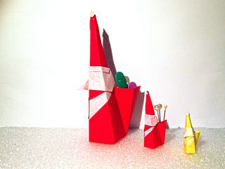 3 Origami Smiling Santa Claus in Taïwan